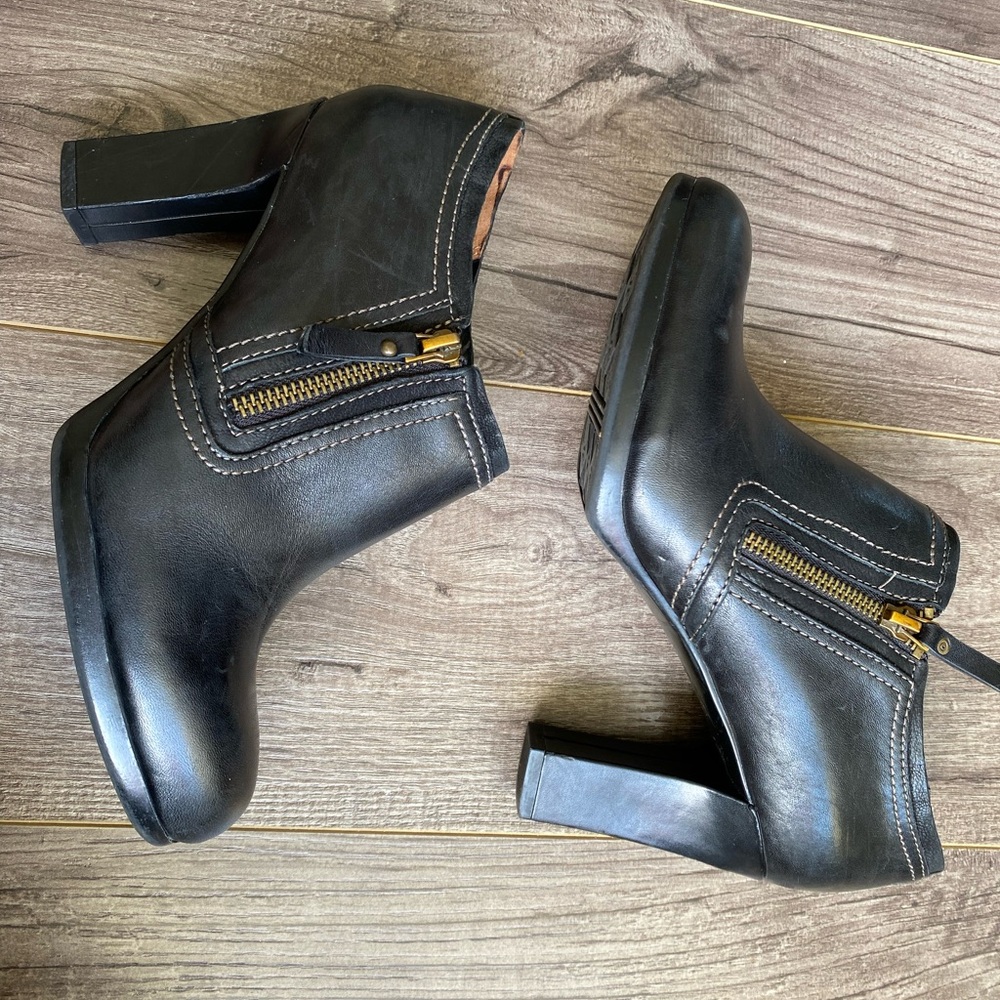 Naturalizer “Annabel” black heeled zip up leather ankle booties rubber heel - Picture 8 of 12